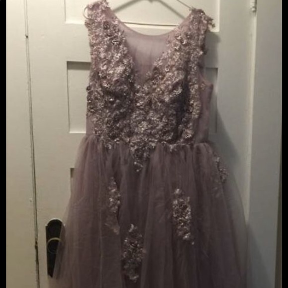 Stunning Flower dress (perfect for maternity pics) - Picture 1 of 2
